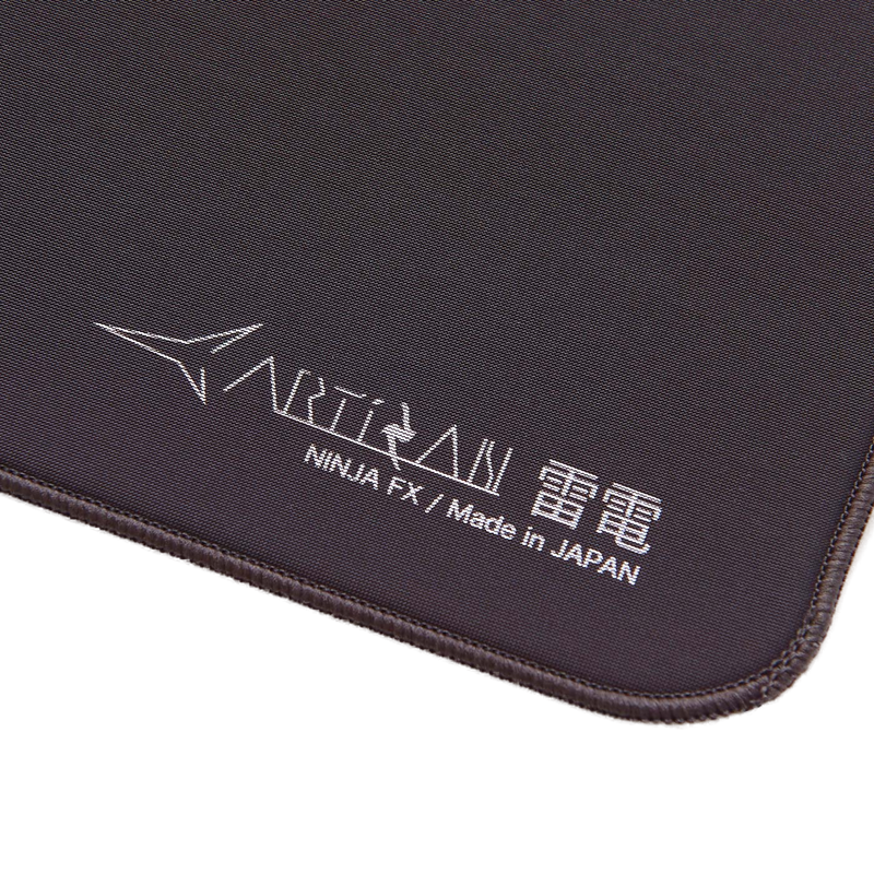 FX Raiden XL detalle del logo Artisan en la esquina del mousepad